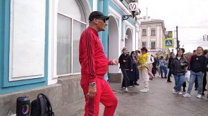 УЛИЧНЫЕ МУЗЫКАНТЫ ПИТЕРА,танцор МАЙКЛ 19.08.23.