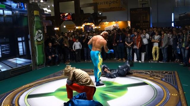 Игромир 2013 - 3. Gladiator. Бои Гладиаторов 2. Бой с Тигром - energy drink gladiator fights смотреть онлайн