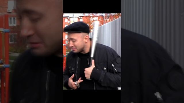 КАК ПАЦАНЫ ДЕРЖАТ РАЙОН - Гопник Сява прикалывается над Босым - #shorts от Дениса Бубнова смотреть онлайн