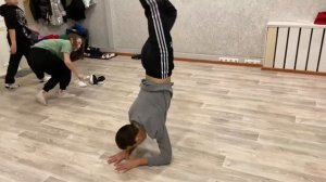 Как научиться делать стойку на локтях | Обучалка по стойке на локтях