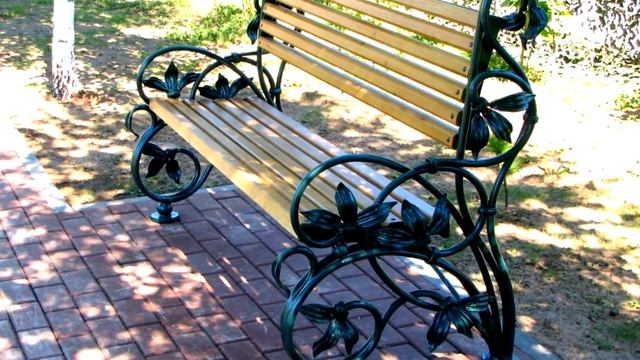 Красивая садовая скамейка со спинкой из дерева и металла, Днепропетровск смотреть онлайн