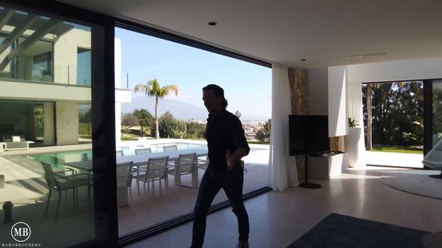 Touring A €3.495.000 Modern Villa in Marbella, Spain! смотреть онлайн