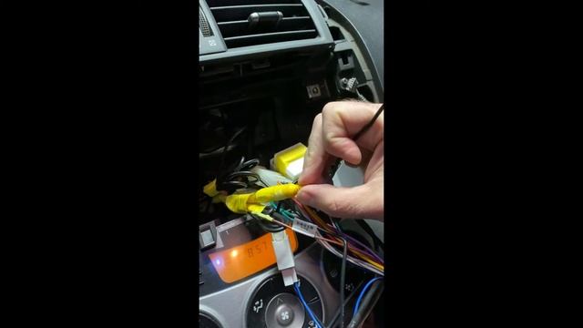 Установка автомагнитолы с AliExpress на Toyota RAV4 2008 смотреть онлайн