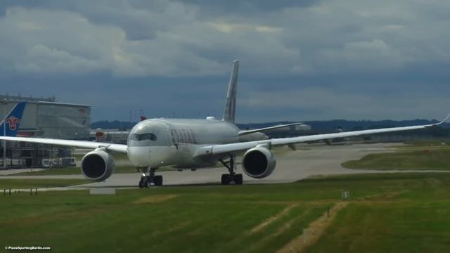 STUNNING Qatar Airways Airbus A380 Onboard Takeoff from London Heathrow Airport (LHR)! смотреть онлайн
