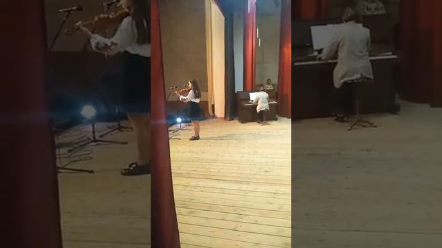 Люблю играть на скрипке жду нових концертов