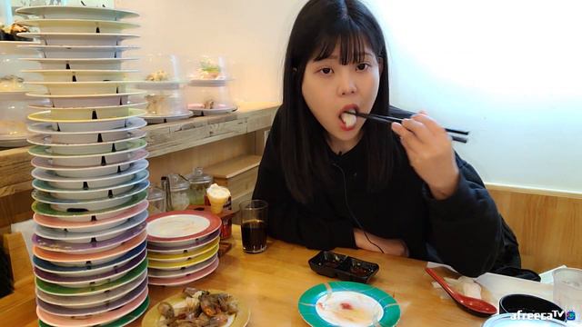 모든접시가 개당 1500원인 회전초밥 가성비 맛집에서 신기록을 세워보았습니다 (Feat.천뚱님급 탑쌓기) Korean eating show MUKBANG_GANGSTER смотреть онлайн