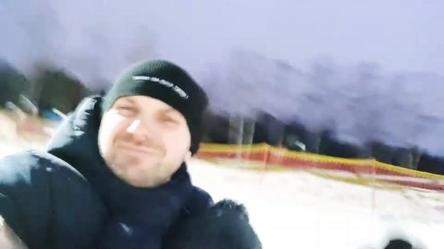 Веселая горка. Скат на тюбинге. смотреть онлайн