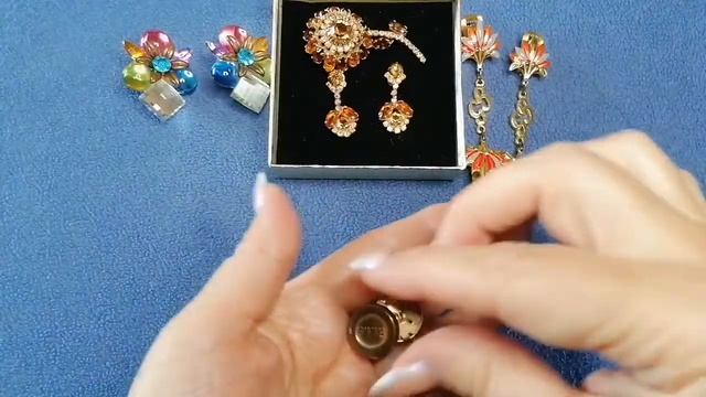 Распаковка!Винтажные украшения(клипсы,накладки на пуговицы,шикарный комплект,клип на кардиган,брошь смотреть онлайн