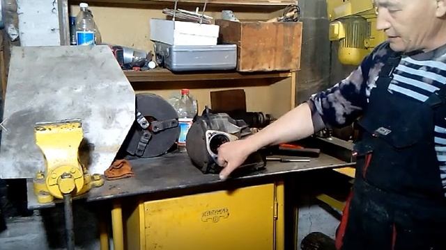 Оборвало передний редуктор "Нива". Шпилька лопнула.. смотреть онлайн