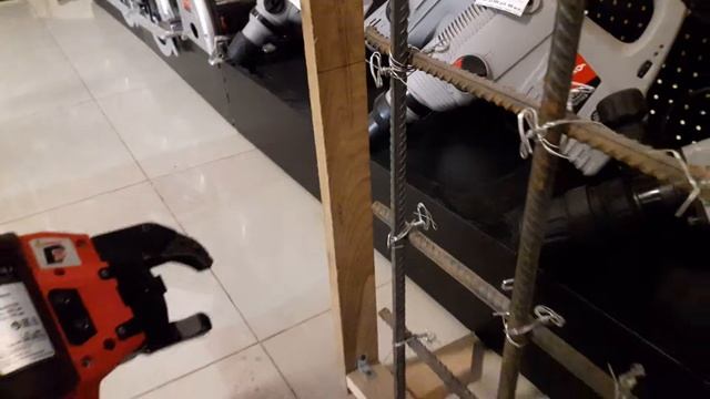 Аккумуляторный пистолет для связывания арматуры Интерскол МВ-40/14,4 смотреть онлайн