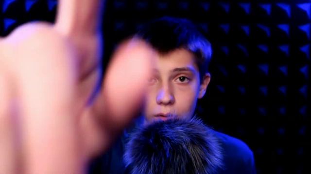 АСМР Визуальные Триггеры + Неразборчивый Близкий Шёпот смотреть онлайн