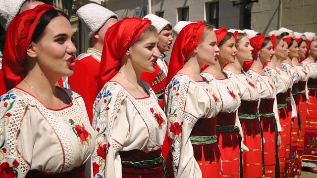 Гимн России исполнили артисты краснодарской филармонии: смотреть онлайн