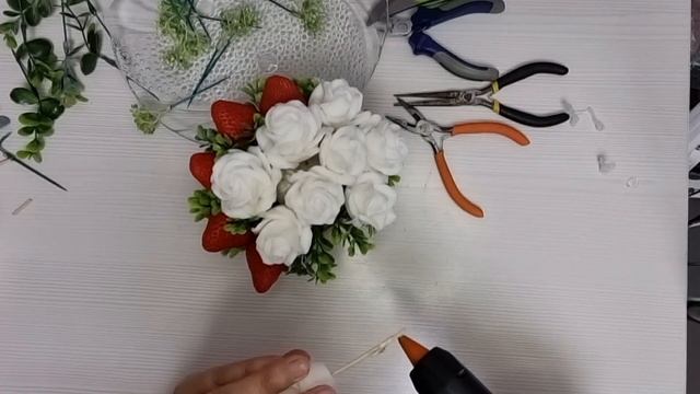 Мыловарение. Букет из роз и клубники. смотреть онлайн