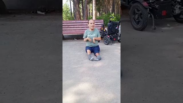 у меня есть руки и ноги вот так я и кувыркаюсь я не чувствую себя инвалидом смотреть онлайн