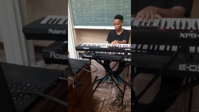 Ngcwele ngcwele|| Yamkela indumiso|| Ayapha on the keys🎹🔥 смотреть онлайн