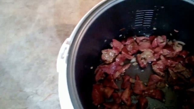 Как вкусно потушить печёнку в мультиварке: просто смотреть онлайн