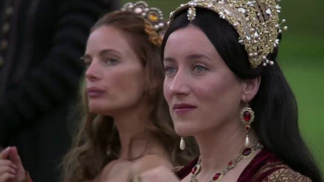Анна Болейн всё больше привлекает Генриха VIII смотреть онлайн