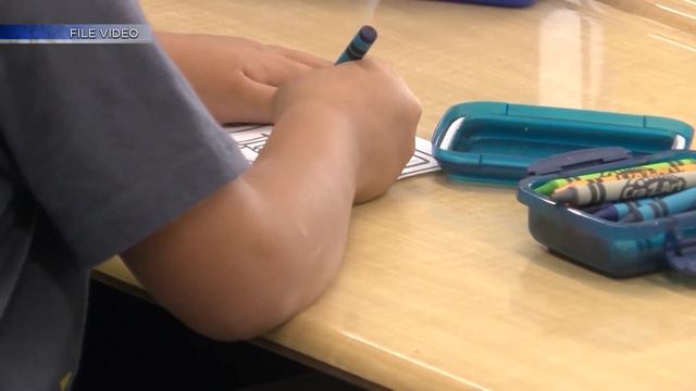 Albuquerque Public Schools welcomes students back смотреть онлайн