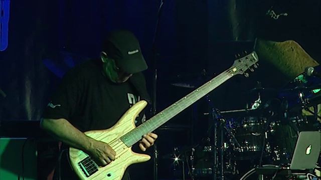Ibanez Guitar Festival 2013 - Performance: Gary Willis, Part 1 of 2 смотреть онлайн