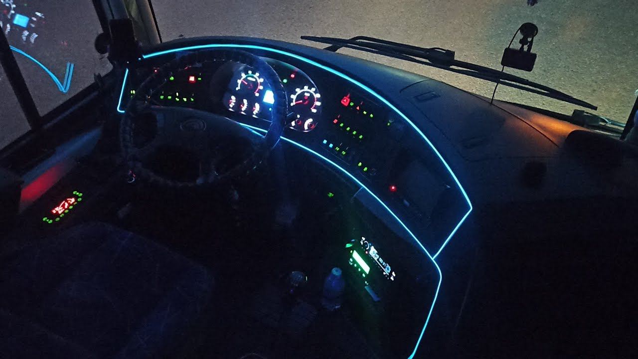 Задавил птицу//Поставил неоновую подсветку в торпедо//Гонки на автобусах смотреть онлайн