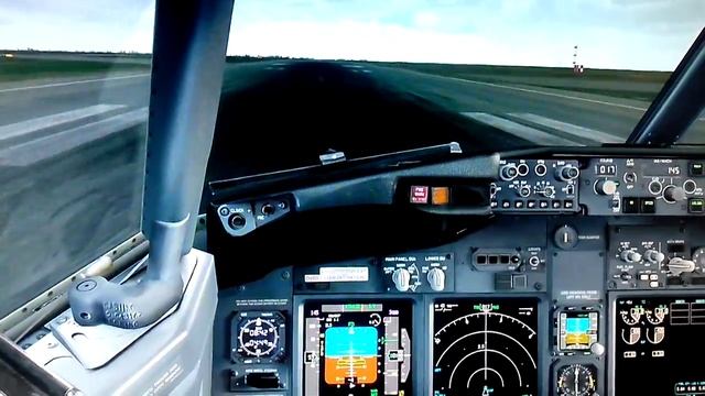 Заход и посадка в аэропорту KEFLAVIK (BIKF) города Рейкьявик (Исландия) BOEING 738NGX PMDG смотреть онлайн