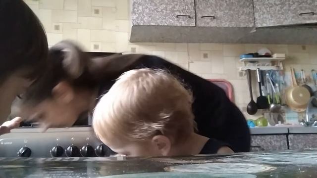 Готовлю овсяное печенье с арахисом. Делаю блины из чечевицы к обеду. смотреть онлайн