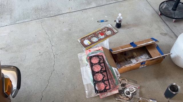1971 Volvo 1800E B20 Engine Head Gasket Replacement. Yikes. смотреть онлайн