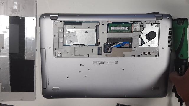 How to upgrade memory and SSD disk at laptop HP ProBook 470 G4 смотреть онлайн