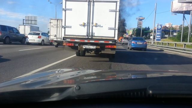 Горит форд фокус на мкаде 17.07.2013 смотреть онлайн