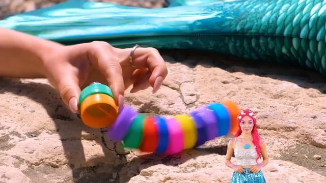 From Nerd To Princess! *Extreme Mermaid Makeover Hacks & Gadgets* смотреть онлайн