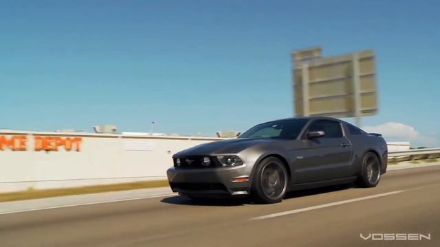 Ford Mustang on 20 Vossen смотреть онлайн