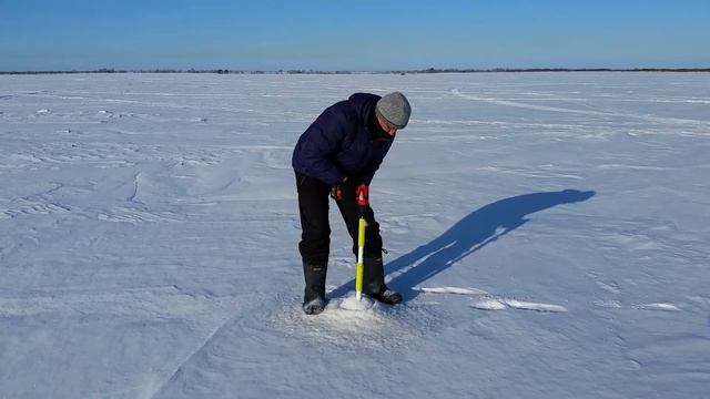 Бурение лунки шуруповёртом смотреть онлайн