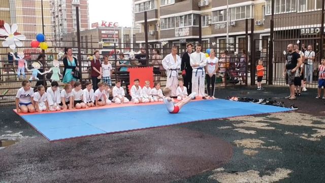 В день Семьи Любви и Верности Показательное выступление Школа Корогод фехтование фланкировка шашка смотреть онлайн