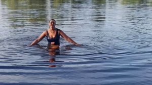 Купание в холодной воде на улице + 15 градусов