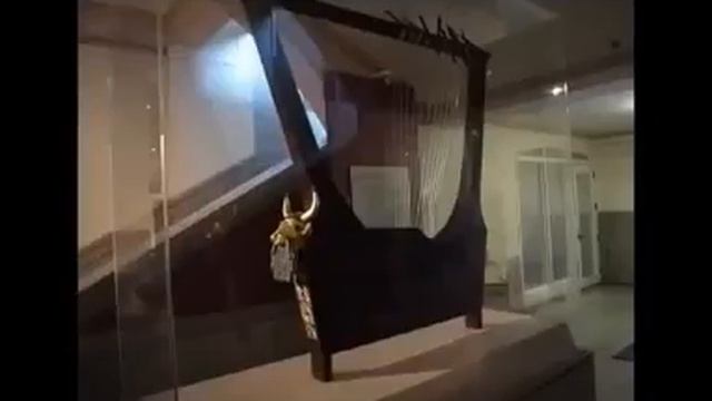 Шумерское искусство: Большая лира из Царской гробницы в Уре смотреть онлайн