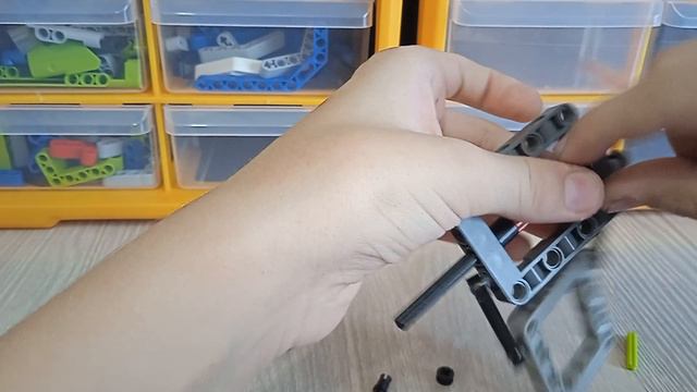 собираю задний мост из лего