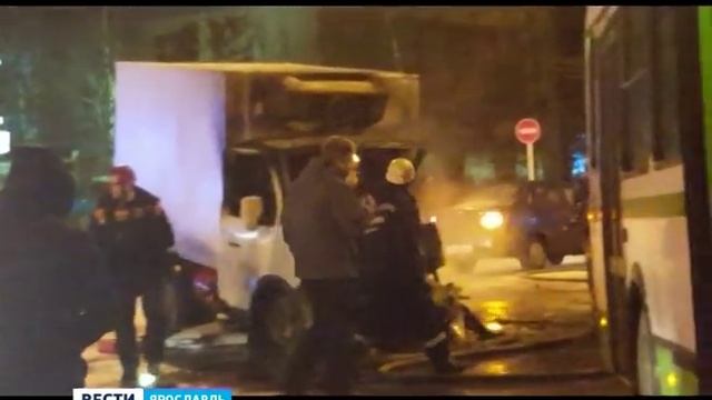 На проспекте Толбухина в Ярославле столкнулись "Газель" и пассажирский автобус смотреть онлайн