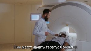 Почему кошки любят тереться об ноги хозяев?