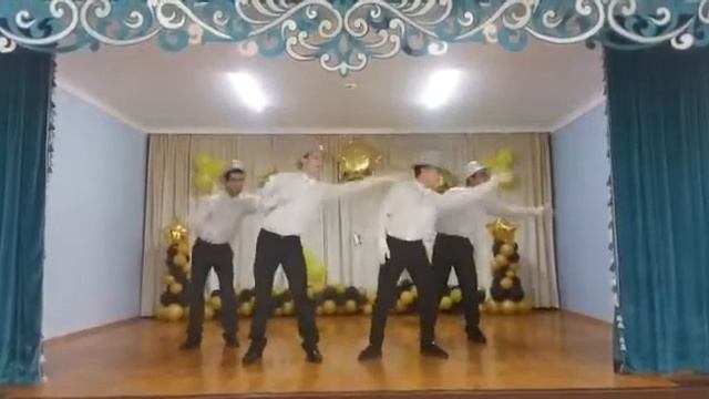 Эстрадный танец "Джентльмены" смотреть онлайн