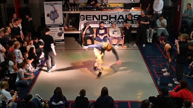 Allgäu/Schwaben Battle 2022 | 1vs1 Juniors | TOP4 – Lee-On -VS- Schnipie смотреть онлайн