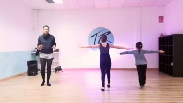 FREE KIDS JAZZ DANCE CLASS - NIÑOS GRATIS CLASE DE BAILE JAZZ смотреть онлайн