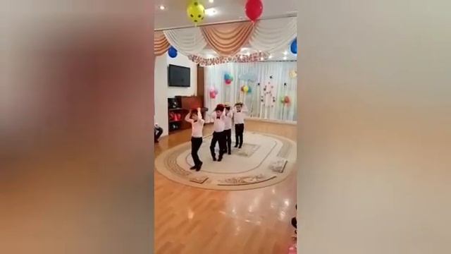 8 марта (9 группа) (2021) смотреть онлайн