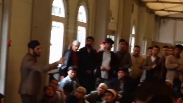Muslims in Moscow: «Allahu maujudun bila makan [Allah exists without a place]». смотреть онлайн