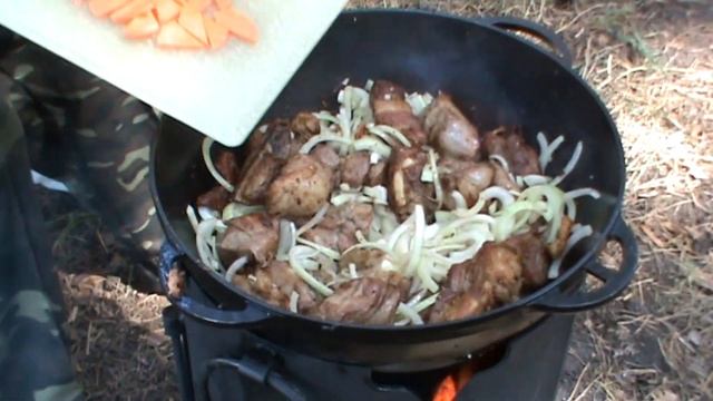 ЖАРКОЕ в КАЗАНЕ на КОСТРЕ ! СУПЕР БЛЮДО ! смотреть онлайн