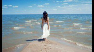 Я готов целовать песок, по которому ты ходила...