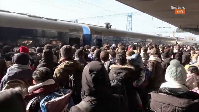 Чемодан, вокзал, Европа смотреть онлайн