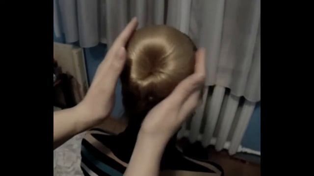 Прическа пучок при помощи носка смотреть онлайн