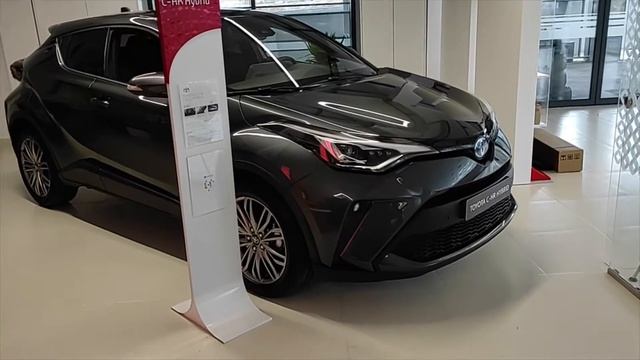 Toyota C-HR смотреть онлайн