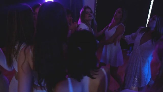 La Dernière Danse - Poupie Vue sur la mer смотреть онлайн