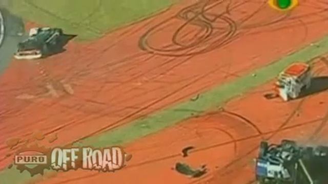 Spectacular crash at race of Brazil's Formula Truck series смотреть онлайн